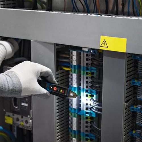 Zkoušečka napětí BOSCH GVD1000-17