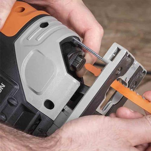 Přímočará AKU pila EVOLUTION R90JGS-Li s 2Ah baterií a nabíječkou a další 2,0Ah baterií EVOLUTION ZDARMA