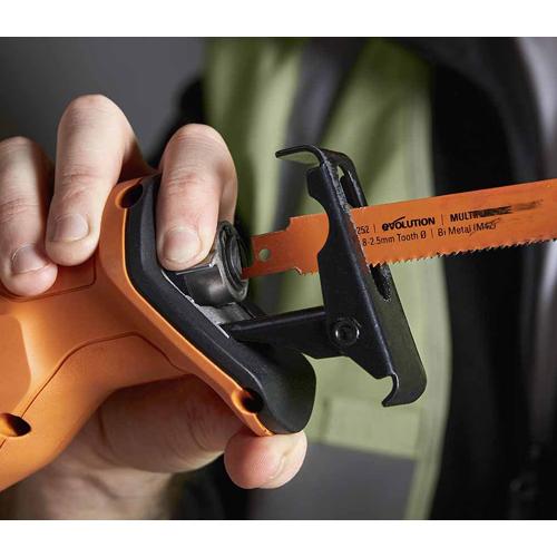 Ocasní AKU pila EVOLUTION R150RCP-Li s 2Ah baterií a nabíječkou a další 2,0Ah baterií EVOLUTION ZDARMA